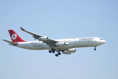 Turkish Airlines' A-340 approaching in JFK