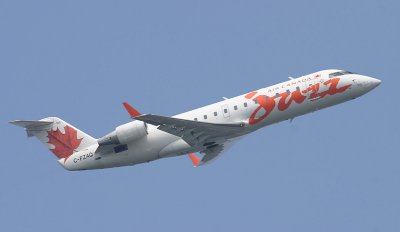 Air Canada Jazz CRJ climbing out of LGA, June 2008