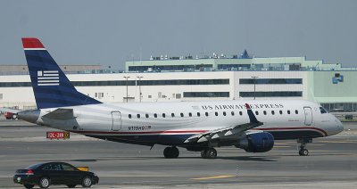 US Airways ERJ-170 taxi at JFK