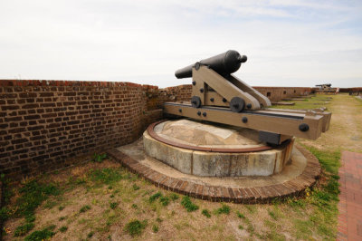 Fort Pulaski gun, normal viewpoint.