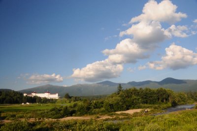 Mt. Washington Inn. (Mt. Eisenhower is on the right)