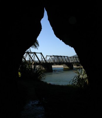 DSC07670cavebridge.jpg