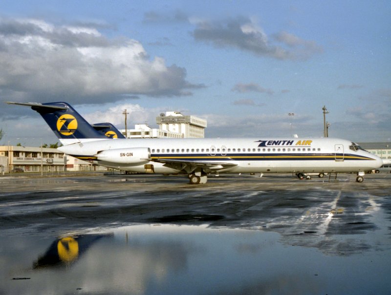 DC9-30 5Y-GIN