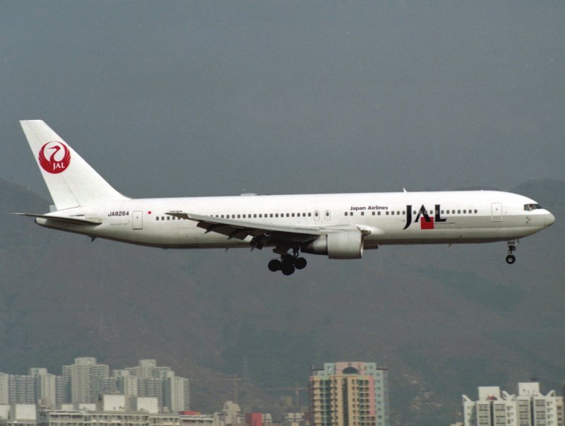 B767-300   JA-8264