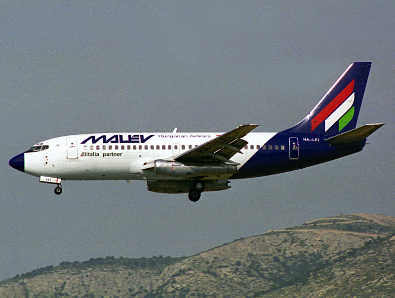 B737-200  HA-LEI