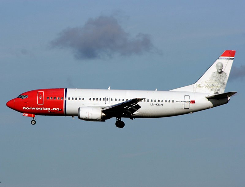B737-300  LN-KKM