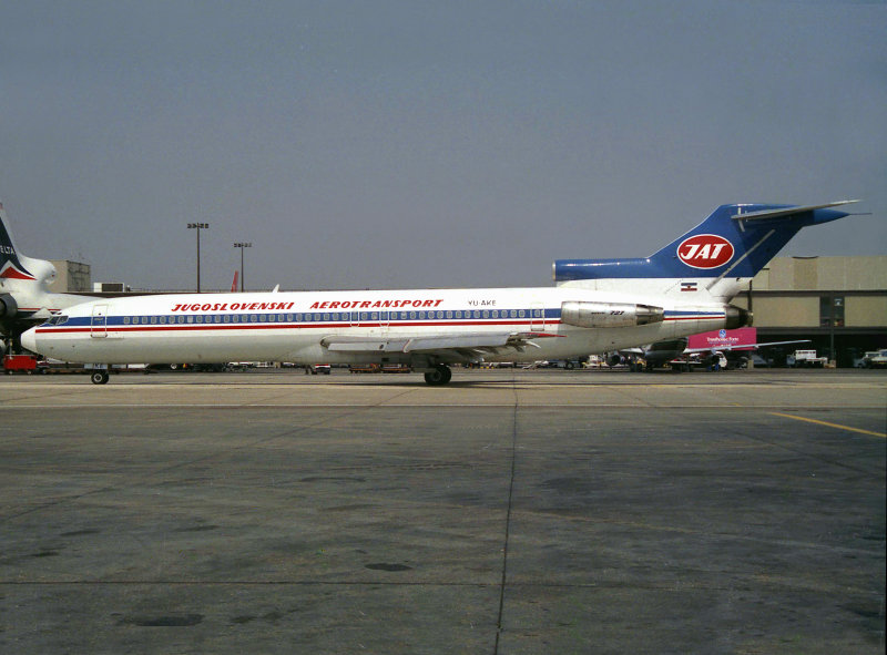 B727-200  YU-AKE