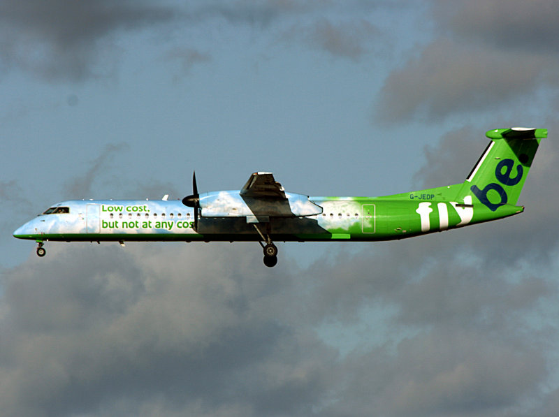 Finals for LGW 26L on Nov.04th 2009 in the green Eco Scheme which makes a welcome change from the standard livery!