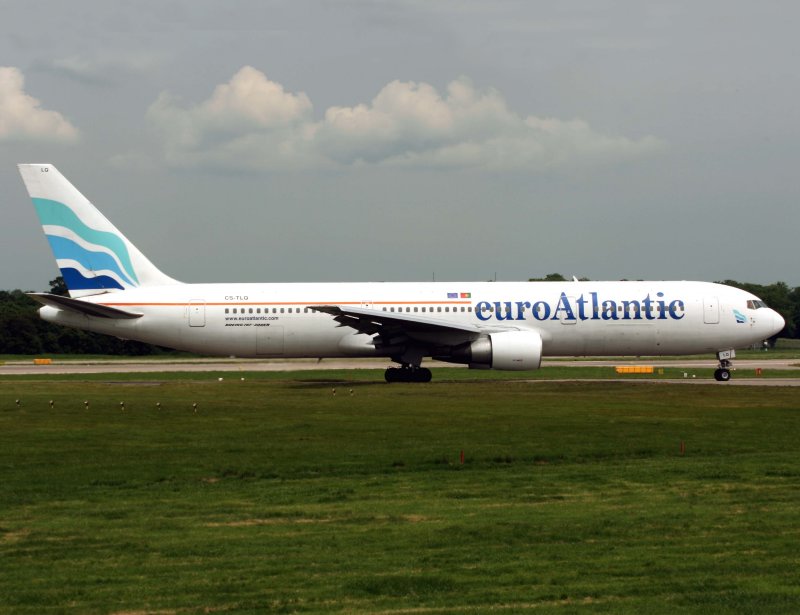 B767-300 CS-TLQ