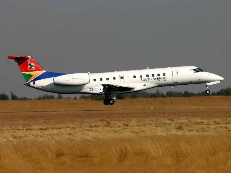 EMB135 ZS-OUV 