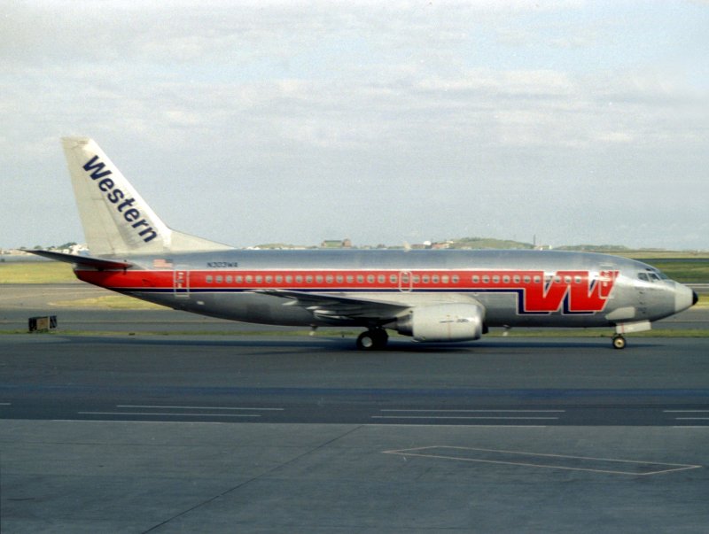 B737-300 N303WA 
