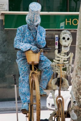 Barcelona street performer.jpg