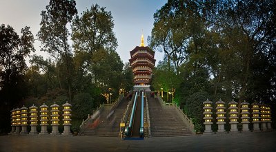 Leifeng Pagoda at dusk
