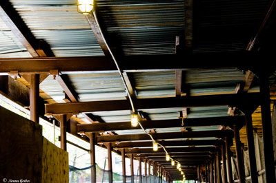 Diagonal lights, horizontal beam