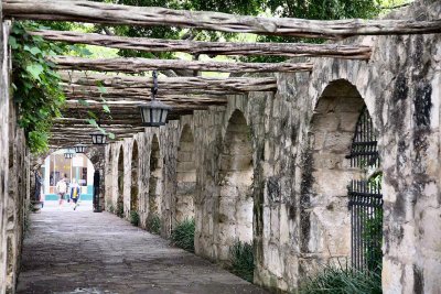 12_The Alamo colonnade - 2.JPG