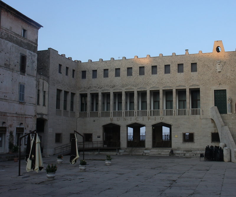 Piazza Municipio.jpg