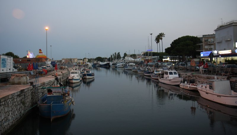 The canal in the morning.jpg