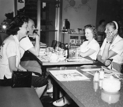 1956 - Irene Anthonsen, John M. Boyd and two unknown ladies at Bowlerama in Miami