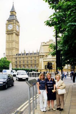 1999 - Donna and Karen Boyd with Esther Majoros Criswell at Big Ben, London