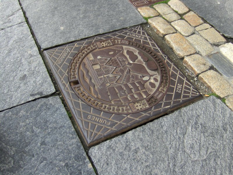 Bergen manhole cover
