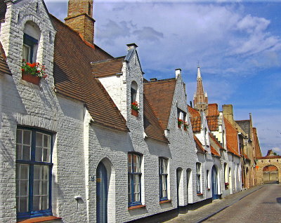 PRETTY LINE OF COTTAGES