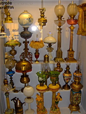 ANTIQUE LAMP DISPLAY