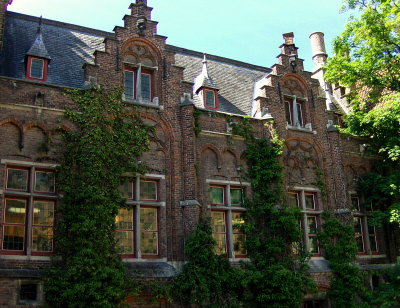 GRAND BUILDING ON GROENEREI CANAL