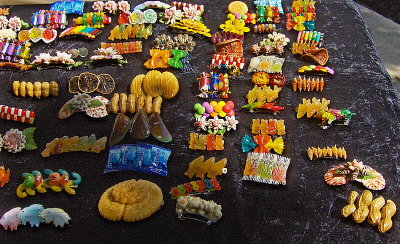 COLOURFUL NOVELTY CLIPS