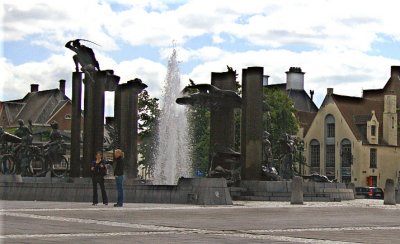 'T ZAND STATUES & FOUNTAIN . 1