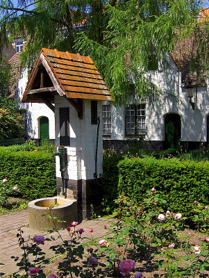 ALMSHOUSES' WATER PUMP