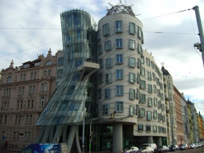 frank gehry's modernist 'dancing house'