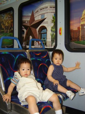 兒童館裡的市區公車模型
