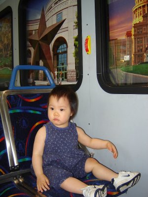 兒童館裡的市區公車模型