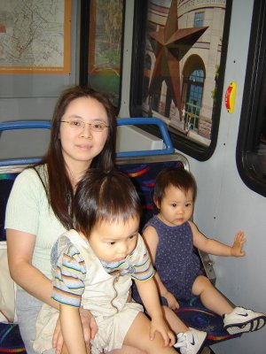 兒童館裡的市區公車模型