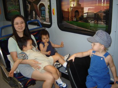 兒童館裡的市區公車模型