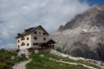 rifugio comici. dolomiti di sesto .jpg