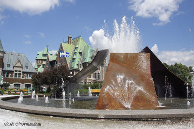 fontaine et gare 0560.jpg