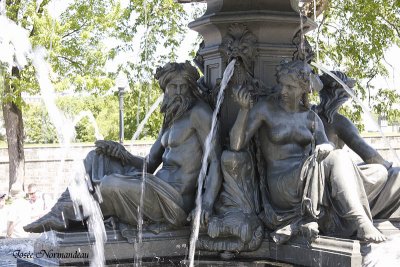 fontaine 8767.jpg