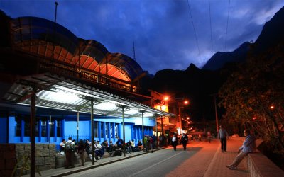 Waiting for buses to Machu Picchu, 5AM