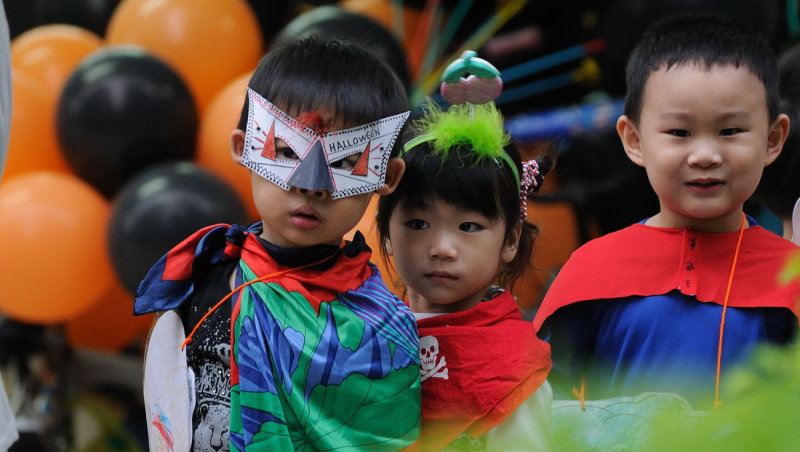 Oct 30 Early Trick-or-Treaters