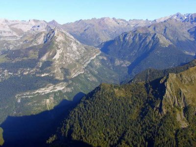 Pic de Czy (2209 m) et vallon d'Herrana - Le Bec de Sesques (1955 m) au premier plan
