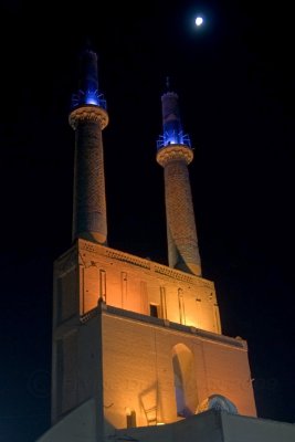 Jameh Mosque at night