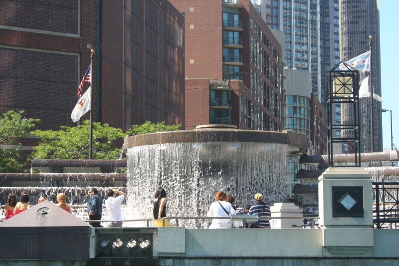 fountain on chicago riverwalk