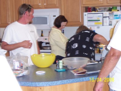 Davis, Patti & Linda (kitchen duty)