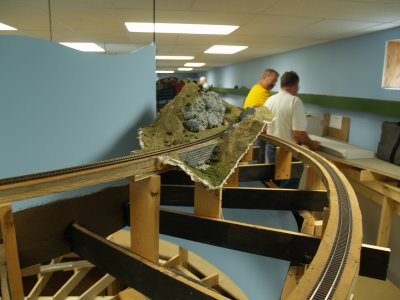 The seamless transistion from unfinished roadbed to a rockcut from Dave's old layout.