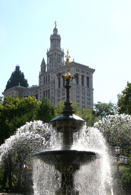 City Hall Park Fountain & Municipal Court House Building
