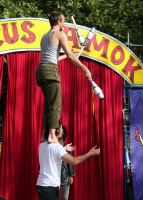 Circus Amok Performance - Juglers