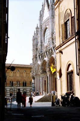 contra-light piazza del duomo