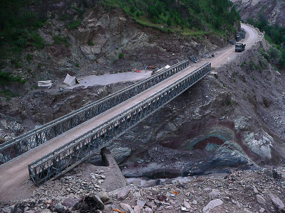 Makeshift Bridge near the landslide area - P1280318-2.jpg