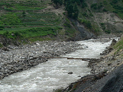 A narrow foot bridge on River Kunhar - P1280572.jpg